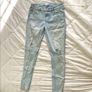 Light wash midrise ankle skinny jeans